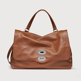 BORSA POSTINA® MEDIUM IN PELLE MARTELLATA BROWN CANALETTO - Postina® | Zanellato