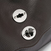 POSTINA® MEDIUM IN HAMMERED LEATHER BROWN DOLCE AMARO | Zanellato